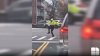 Bărbat confundat cu polițist a dansat în mijlocul drumului și a provocat un accident