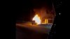 (VIDEO)Incendiu devastator pe o stradă din Ungheni. O maşină a ars ca o torţă 