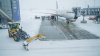 „Este atât de multă zăpadă, încât piloţii nu pot vedea luminile”. Aeroportul din Oslo a fost închis din cauza ninsorilor abundente  