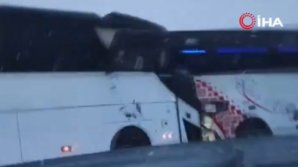 (VIDEO) Imagini cu puternic impact emoțional! Momentul în care două autocare se ciocnesc. Două persoane au murit, alți 8 au fost răniți