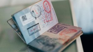 Ştiai că trei persoane pot călători în jurul lumii fără pașaport? Vezi cine sunt acestea