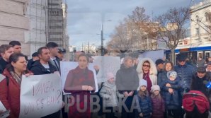  „Cerem bani pentru grupele cu program prelungit ale claselor primare din Chișinău”. Flashmob la Primărie VIDEO