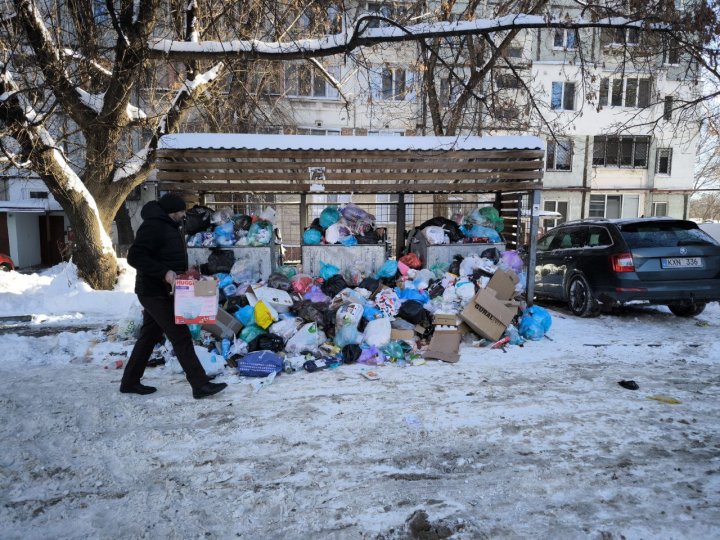 Mormane de gunoi, neevacuate din sectorul Râşcani al Capitalei. Reacţia şi precizările Primăriei Chişinău (FOTO/VIDEO)