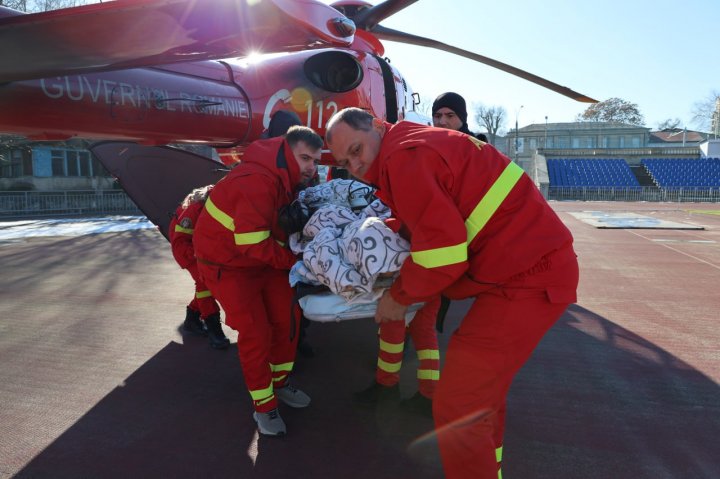 Un tânăr din raionul Drochia, TRANSPORTAT cu un elicopter SMURD la Chişinău. Ce s-a întâmplat (FOTO)