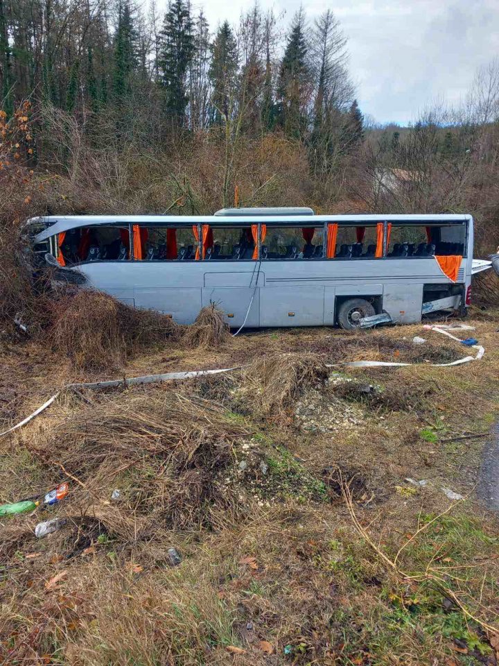 Cel puțin zece răniți într-un accident rutier în Bulgaria. Un autocar cu turiști români s-a ciocnit cu un TIR turcesc (FOTO)