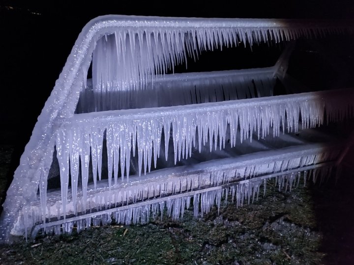 „Regatul gheții”. Imagini spectaculoase de pe lacul Balaton, după vremea foarte rece din Ungaria GALERIE FOTO