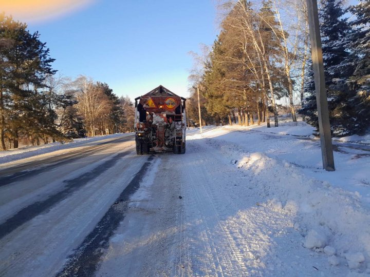 ASD: La această oră, drumurile naționale sunt accesibile, iar circulația se desfășoară în condiții de iarnă (FOTO)