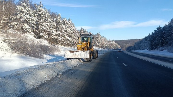 ASD: La această oră, drumurile naționale sunt accesibile, iar circulația se desfășoară în condiții de iarnă (FOTO)