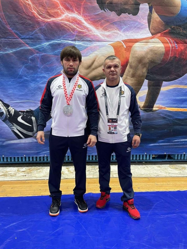 Victor Ciobanu, pe podiumul de la Zagreb Open. Luptătorul a cucerit medalia de argint