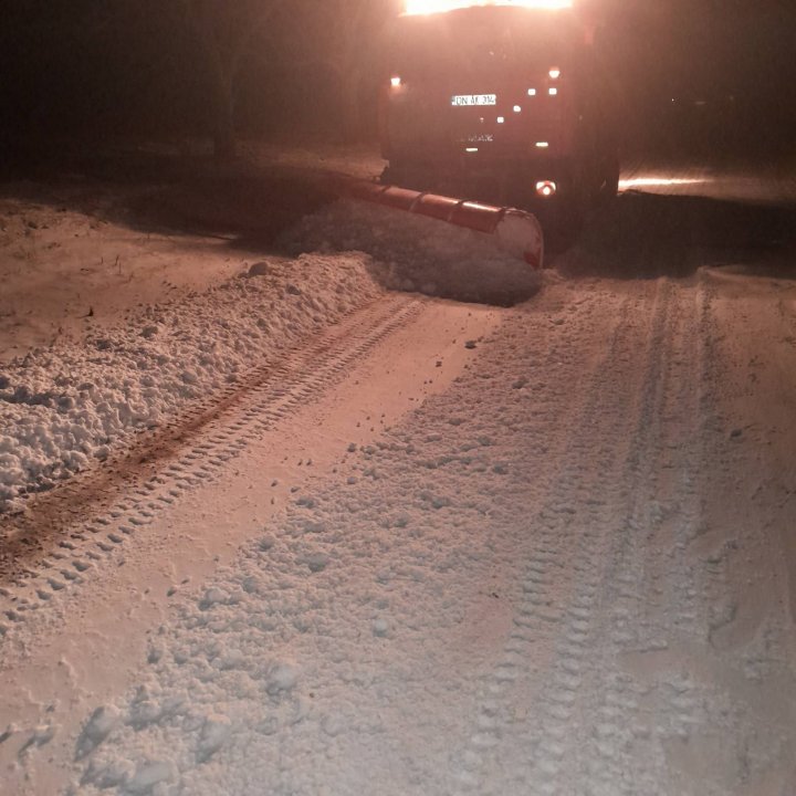 Drumarii, în acțiune. Polei şi zone înzăpezite, pe mai multe drumuri naţionale (FOTO)