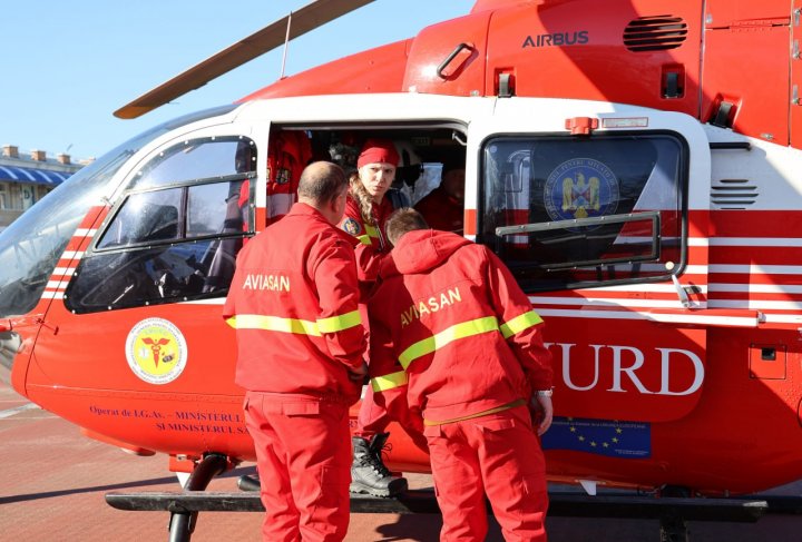 Un tânăr din raionul Drochia, TRANSPORTAT cu un elicopter SMURD la Chişinău. Ce s-a întâmplat (FOTO)