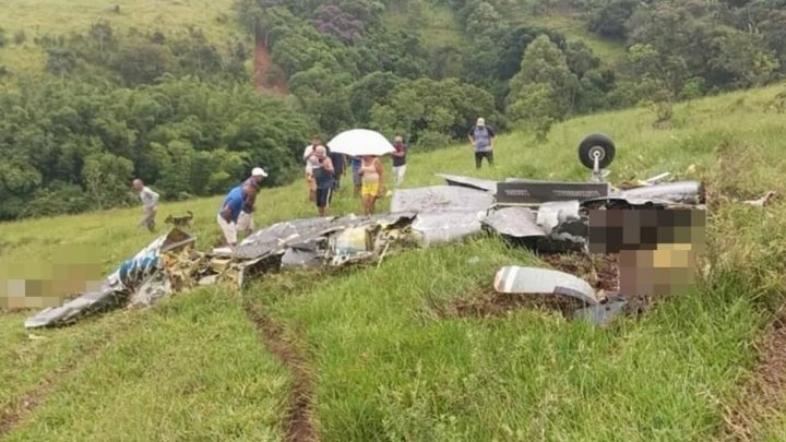 Un avion s-a rupt în aer și s-a prăbușit, în Brazilia. Nu există supraviețuitori