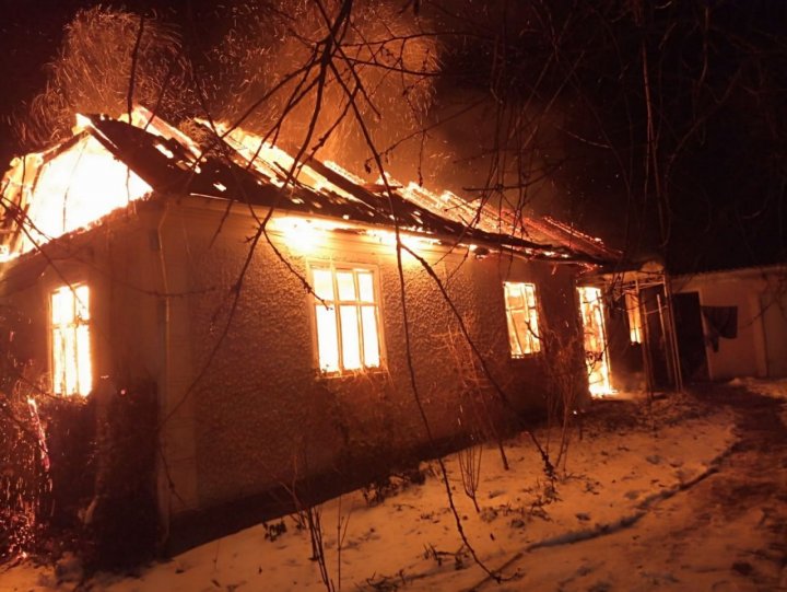 Detalii privind incendiile DEVASTATOARE de la Soroca şi Edineţ, care au CURMAT VIAŢA a două persoane (FOTO)