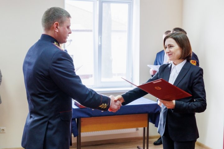 Preşedintele Maia Sandu a conferit distincţii de stat angajaţilor Serviciului de Protecție și Pază de Stat FOTO