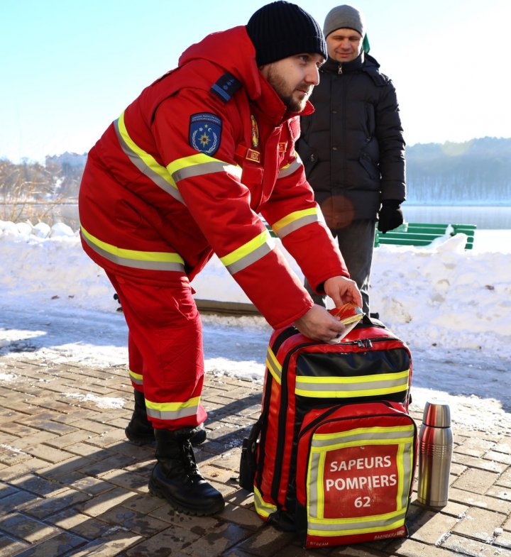 Reguli de SECURITATE pe apă în perioada rece a anului. Vezi ce SFATURI dau salvatorii pentru a PREVENI tragediile (FOTO)