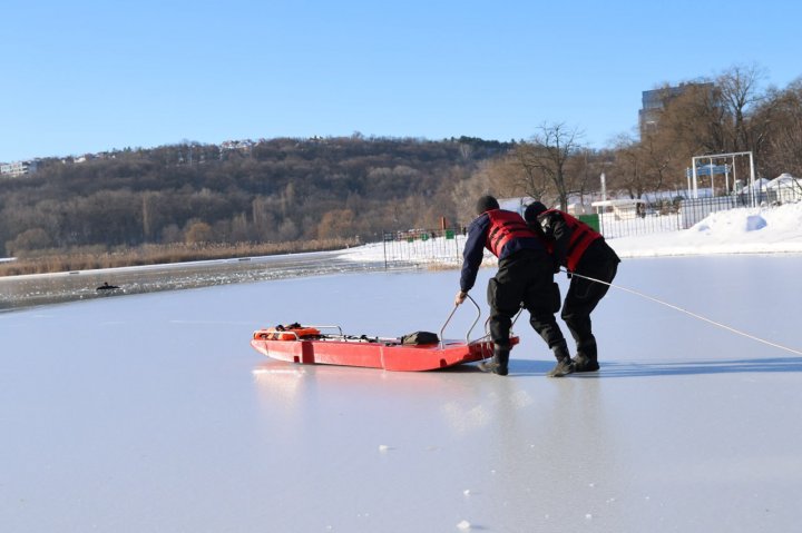 Reguli de SECURITATE pe apă în perioada rece a anului. Vezi ce SFATURI dau salvatorii pentru a PREVENI tragediile (FOTO)