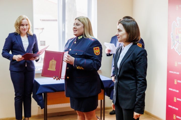 Preşedintele Maia Sandu a conferit distincţii de stat angajaţilor Serviciului de Protecție și Pază de Stat FOTO