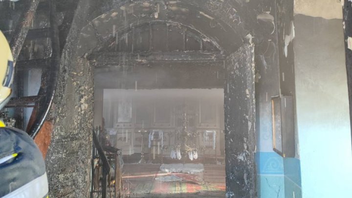 Lăcaş sfânt, DISTRUS de flăcări. DETALII privind INCENDIUL de la biserica din Soroca (FOTO)