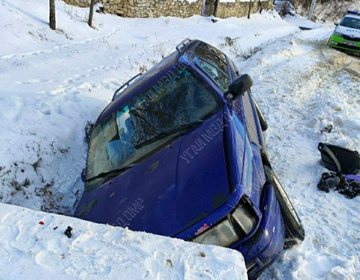 ACCIDENT GRAV. O maşină a ajuns în şanţ. O fetiţă de 11 ani a avut de suferit FOTO