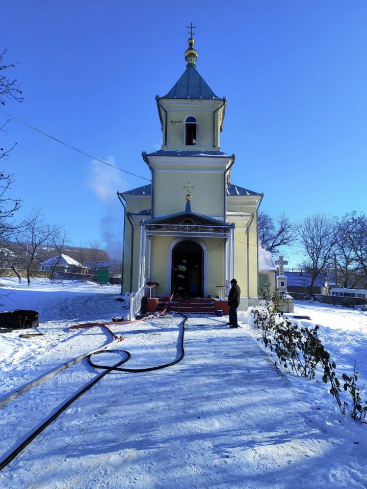 Lăcaş sfânt, DISTRUS de flăcări. DETALII privind INCENDIUL de la biserica din Soroca (FOTO)