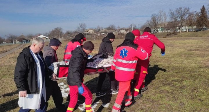 Un tânăr din raionul Drochia, TRANSPORTAT cu un elicopter SMURD la Chişinău. Ce s-a întâmplat (FOTO)