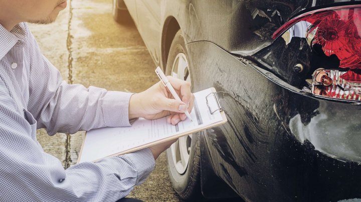 Tot mai mulţi şoferi apelează la procedura de constatare amiabilă a accidentelor minore