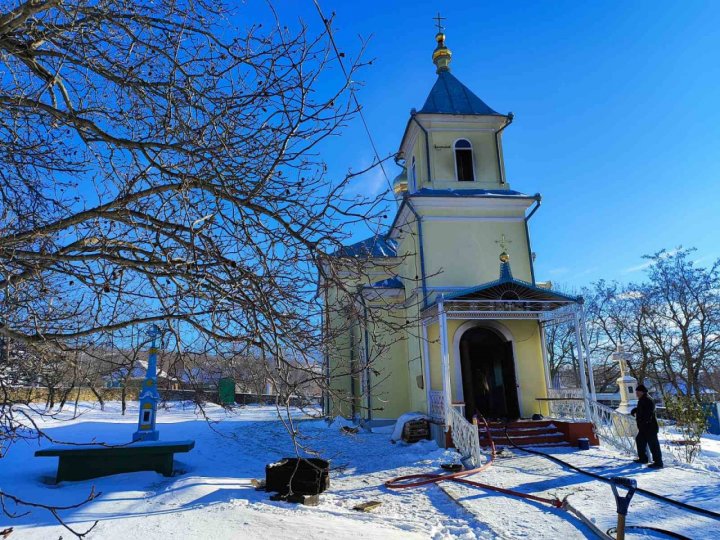 Lăcaş sfânt, DISTRUS de flăcări. DETALII privind INCENDIUL de la biserica din Soroca (FOTO)