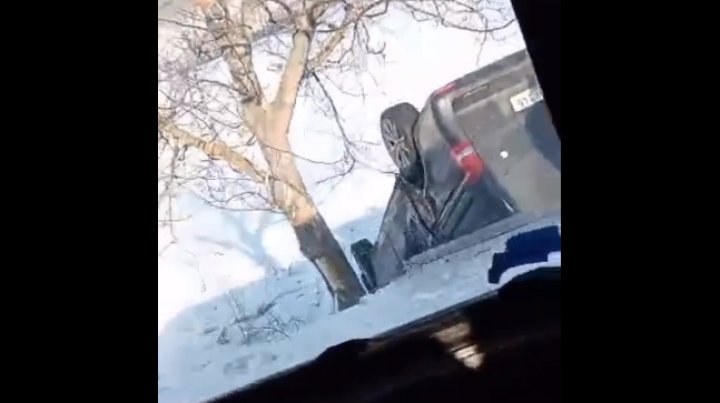 Accident grav în raionul Hînceşti. O maşină s-a RĂSTURNAT şi a ajuns în şanţ VIDEO