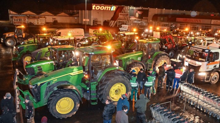 10.000 de fermieri germani vor protesta cu mii de camioane și tractoare la Poarta Brandenburg  