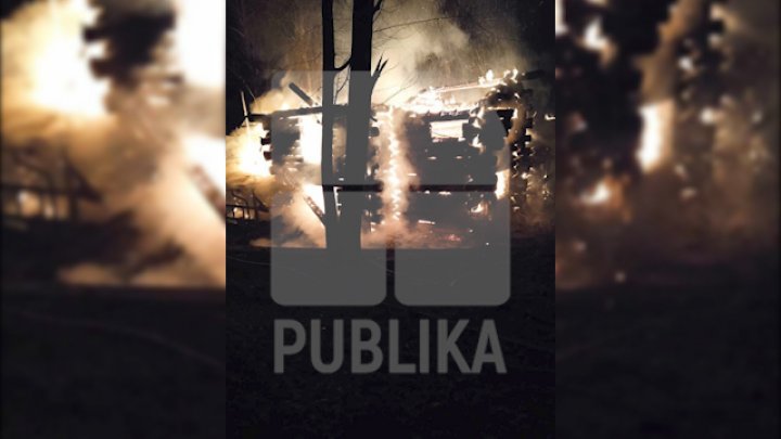 EXCLUSIV! Incendiu nocturn la o bază de odihnă din Sadova, raionul Călărași FOTO