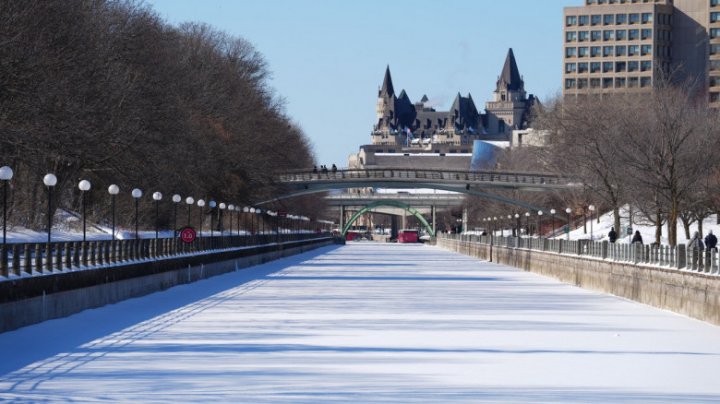 (FOTO) Cel mai mare patinoar natural din lume s-a redeschis, pentru prima dată după 2 ani. Are o lungime de aproape 8 kilometri