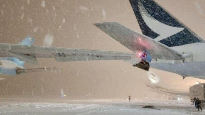 (FOTO) Nou INCIDENT aviatic pe un aeroport din Japonia. Două avioane s-au acroşat pe pistă  