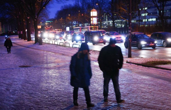 (FOTO) Risc extrem de gheață neagră în Germania. Ce este acest fenomen și de ce este atât de periculos 