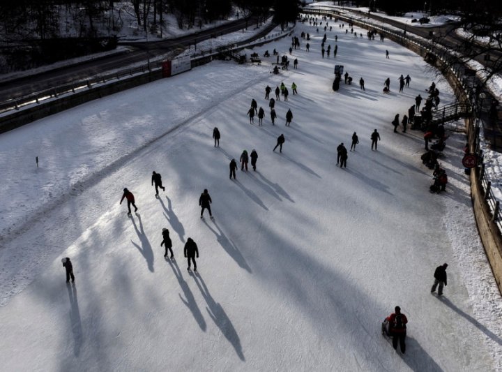 (FOTO) Cel mai mare patinoar natural din lume s-a redeschis, pentru prima dată după 2 ani. Are o lungime de aproape 8 kilometri