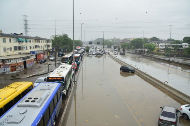 Ploile torențiale au făcut PRĂPĂD în Rio de Janeiro. Cel puțin 11 oameni au murit (FOTO)