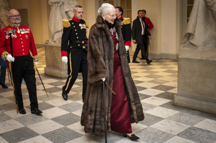 Regina Margrethe a Danemarcei a mers ultima oară cu caleașca înainte de a abdica. Oamenii s-au adunat să o salute în ciuda gerului (FOTO)