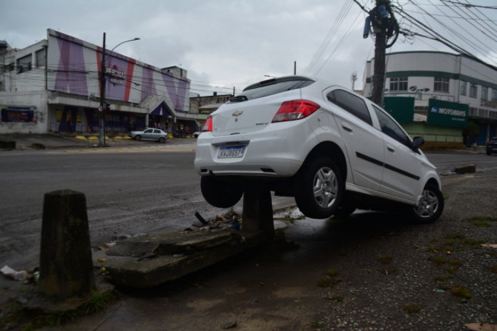 Ploile torențiale au făcut PRĂPĂD în Rio de Janeiro. Cel puțin 11 oameni au murit (FOTO)