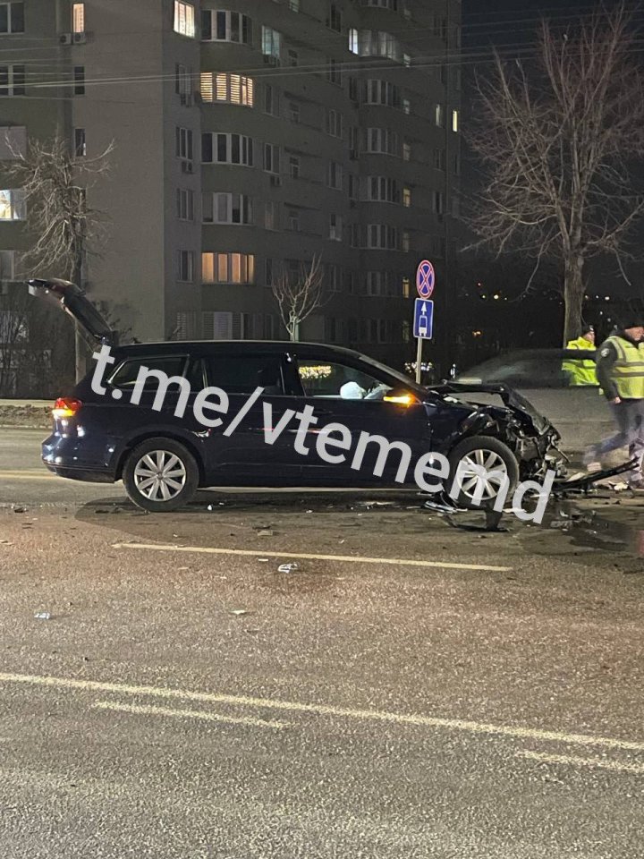 Accident în lanț pe bulevardul Renașterii din Capitală. Sunt victime FOTO