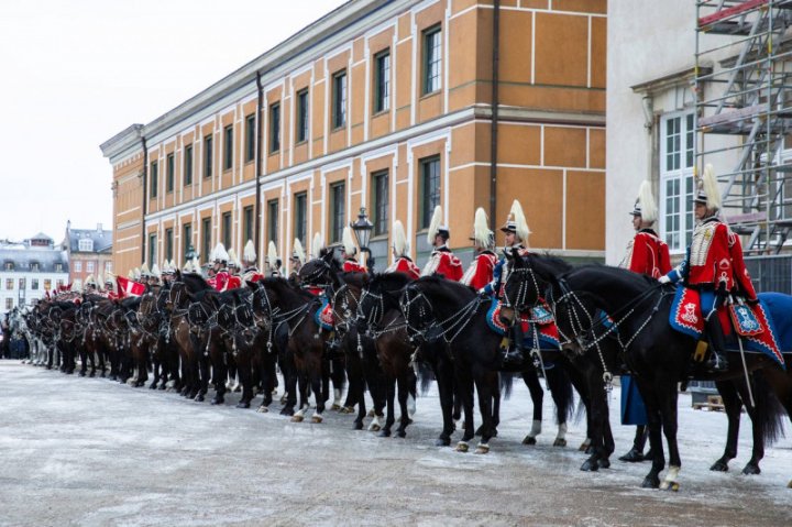 Regina Margrethe a Danemarcei a mers ultima oară cu caleașca înainte de a abdica. Oamenii s-au adunat să o salute în ciuda gerului (FOTO)