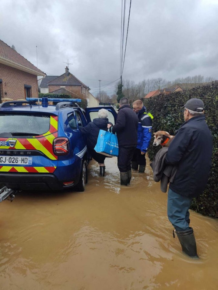 PRĂPĂD în Franţa şi Germania din cauza inundaţiilor. Oamenii, scoși din case cu bărci gonflabile. Râurile au ieșit din matcă FOTO