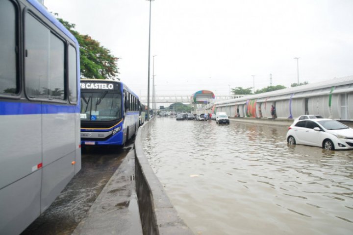 Ploile torențiale au făcut PRĂPĂD în Rio de Janeiro. Cel puțin 11 oameni au murit (FOTO)