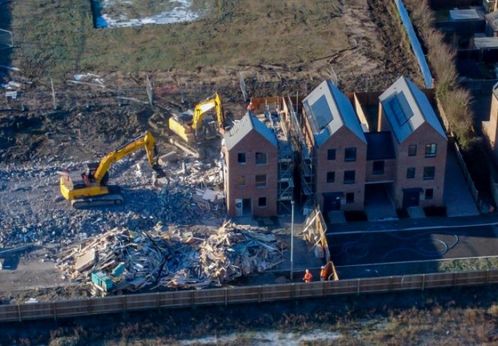 Un dezvoltator imobiliar demolează peste 80 de case pe care abia le-a construit. Descoperirea care a dus la decizia drastică FOTO