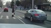 O femeie, la un pas de a fi lovită pe o trecere de pietoni din Capitală. Momentul a fost surprins de o cameră de bord a unui automobil