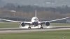 MOMENTUL în care un avion se clatină în încearcarea de a ateriza pe pistă, din cauza rafalelor puternice de vânt, pe un aeroport din Londra (VIDEO)