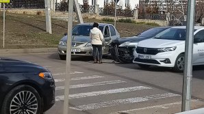ACCIDENT RUTIER în Capitală. Două maşini s-au ciocnit violent