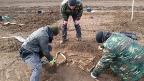 Descoperire ULUITOARE! Cinci morminte datând din epoca bronzului și prima epocă a fierului, găsite la Ungheni (FOTO/VIDEO)