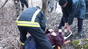 Un bărbat a сăzut într-o prăpastie, la Rezina. Victima era dată dispărută de trei zile FOTO