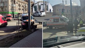 Sunt 4 VICTIME, inclusiv medici. Detalii despre accidentul grav din centrul Capitalei, unde o ambulanţă a ajuns într-un pilon VIDEO