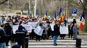 (VIDEO) PROTEST la Guvern. BCS acuză autoritățile de genocid social: Astfel de oameni nu trebuie lăsați la putere  