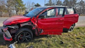 FOTO Impact VIOLENT în raionul Rîşcani. A făcut o manevră fără să se asigure și a provocat un ACCIDENT GRAV pe şoseaua M5